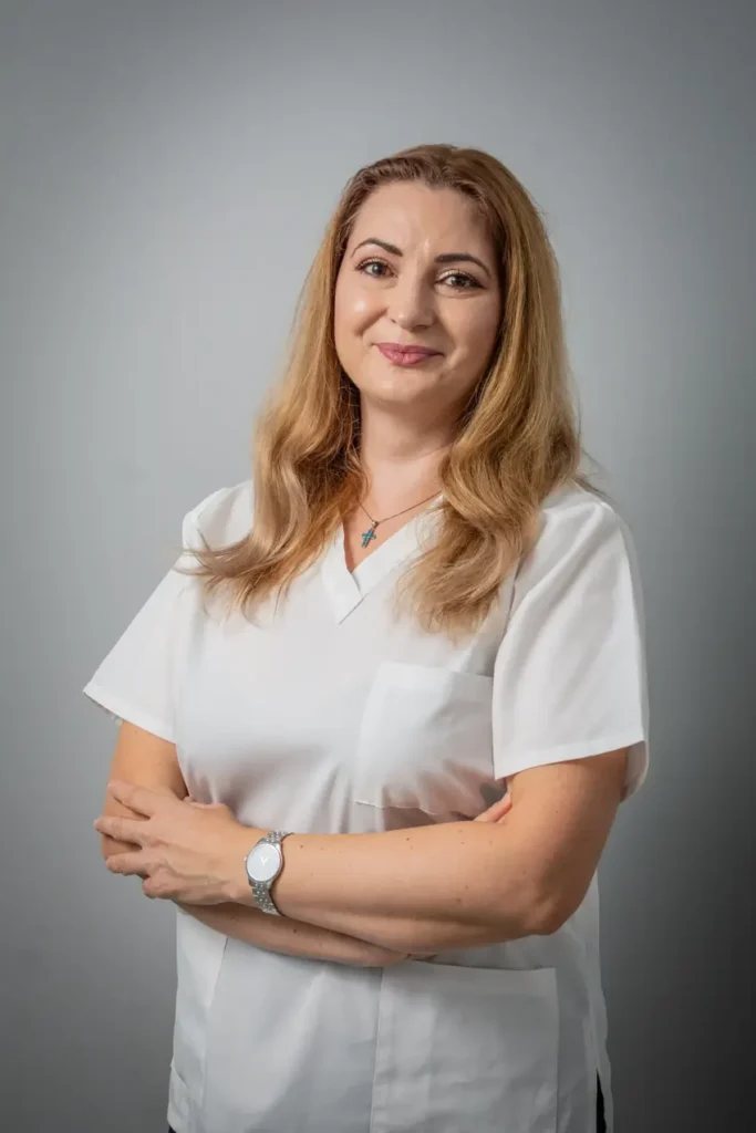 Dr. Oana Hristache – Medic specialist chirurgie BMF la Clinica Denteca