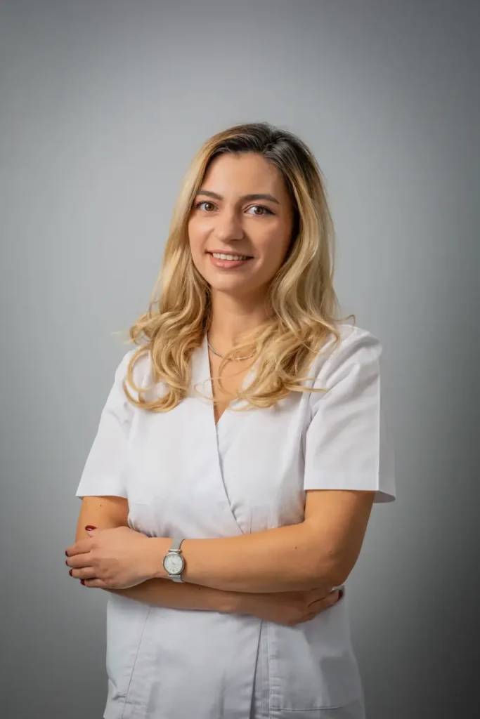Dr. Ana Dionisie – Medic endodont specializat în tratamente de canal și salvarea dinților